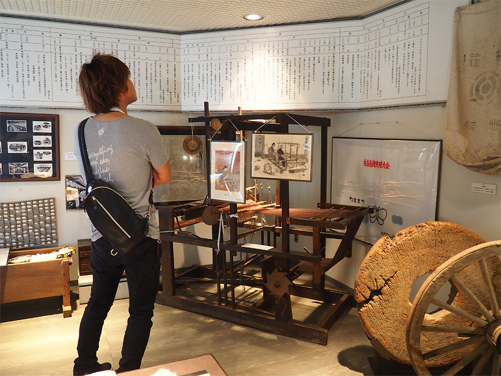 甘楽町歴史民俗資料館で歴史を勉強する彼氏