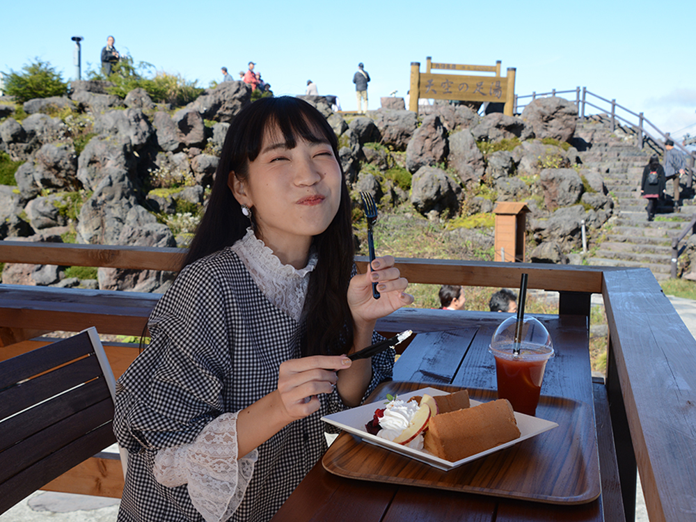 丸沼高原の天空カフェでシフォンケーキとトマトジュースを堪能
