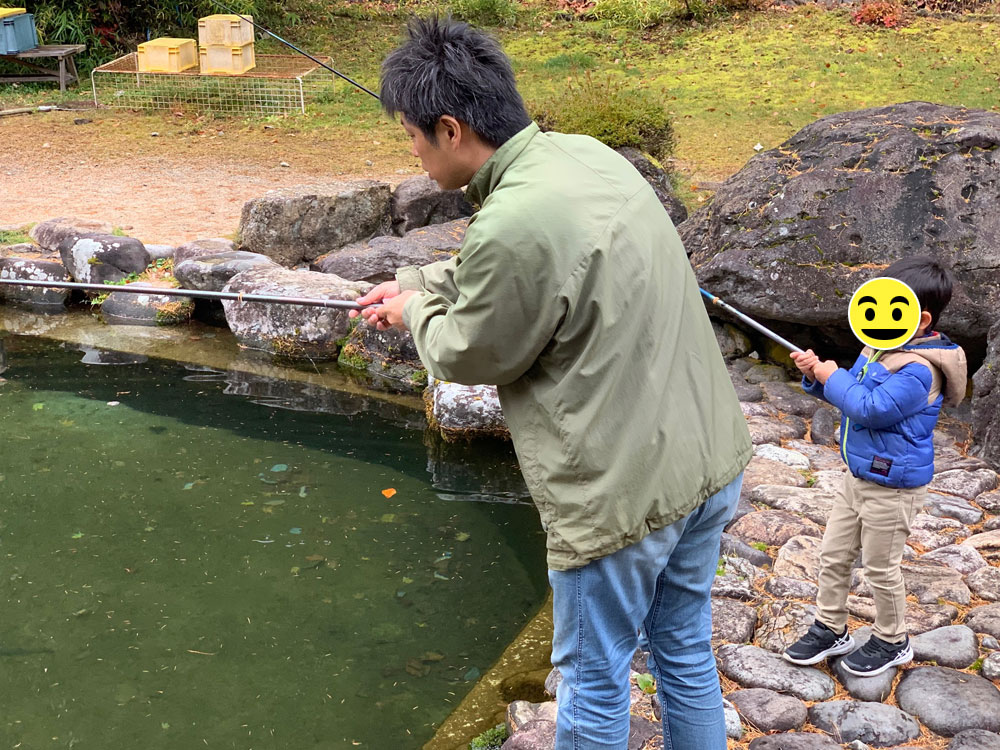 奥日光ファミリーランド白根魚苑内で息子と釣り堀体験