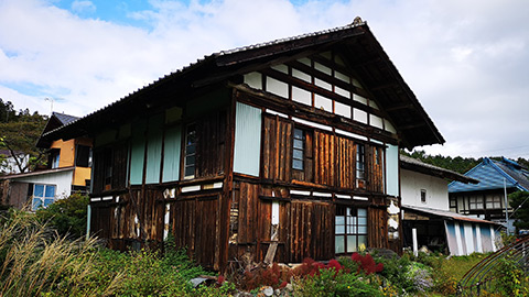 日本遺産「かかあ天下－ぐんまの絹物語－」の構成文化財の永井流養蚕伝習所実習棟